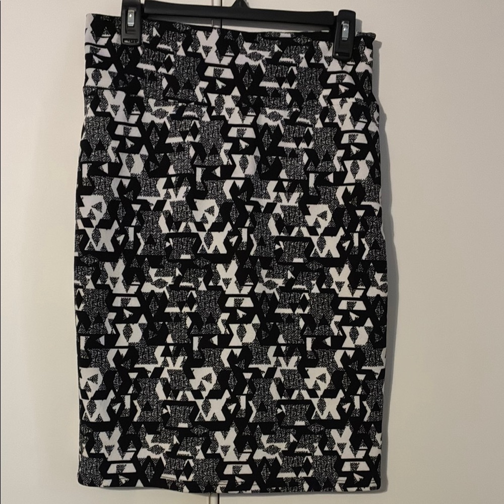 Stylish Black and White Geometric Skirt